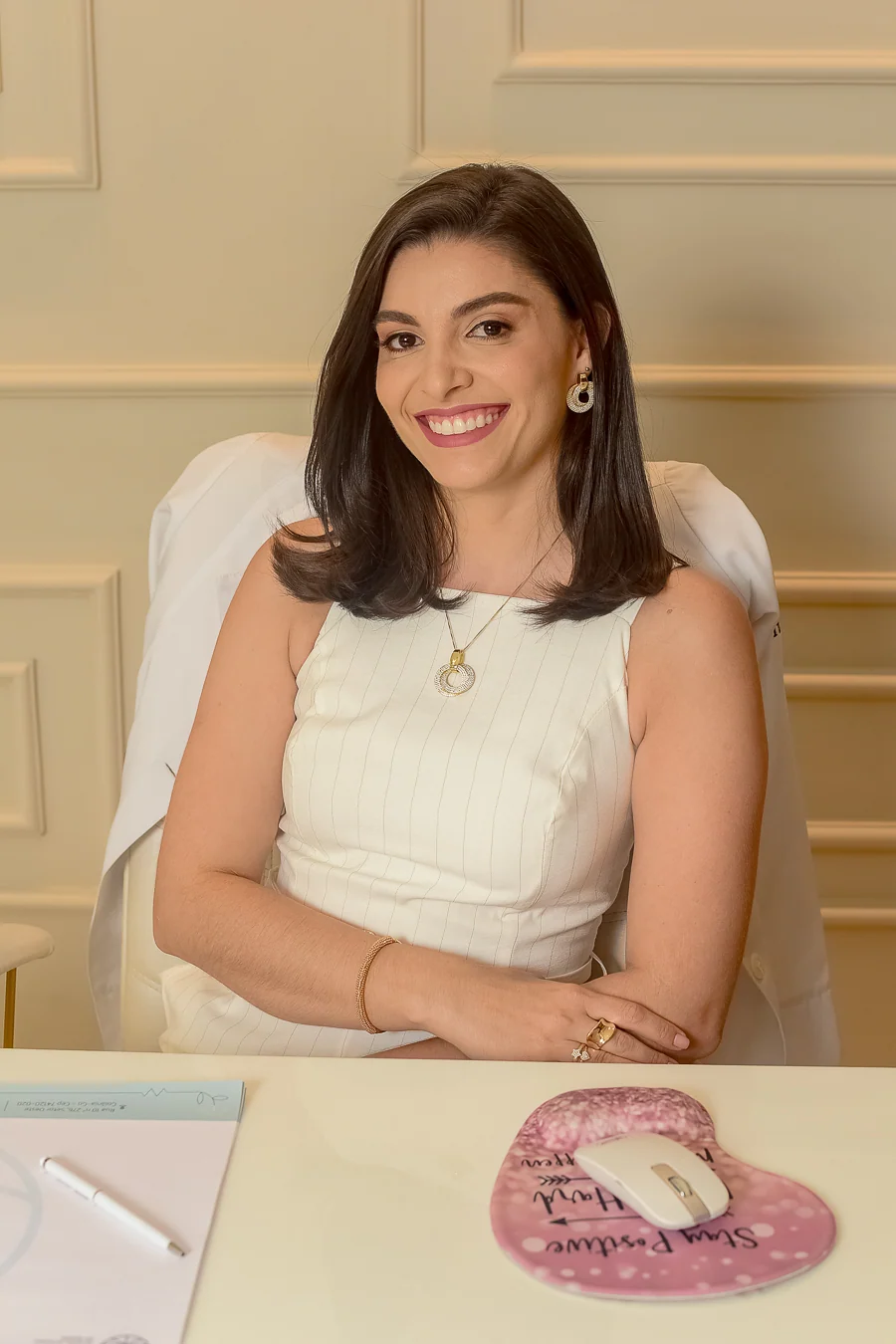 Dra. Fernanda Borba em foto profissional
